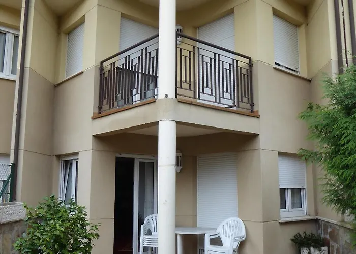 H130 Adosada Con Jardin Y Txoko By Egona